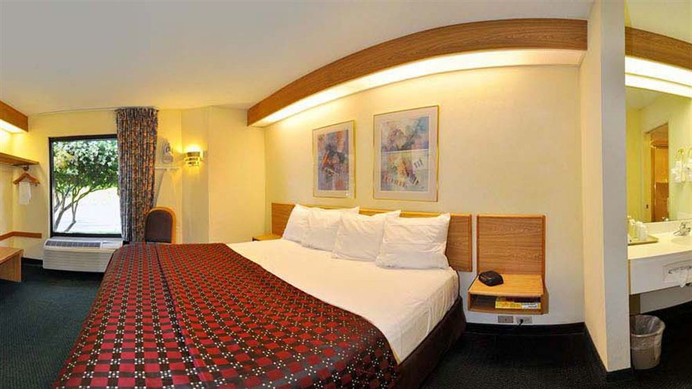 Red Roof Inn Pensacola Fairgrounds Экстерьер фото